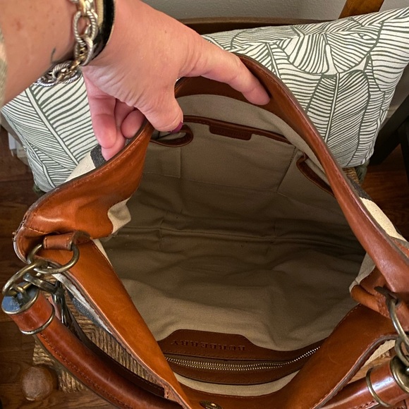 BURBERRY Large Signature Buckle Bag - Picture 15 of 16